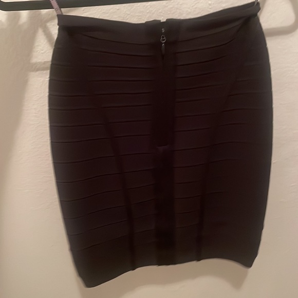 Herve Leger black mini skirt with v in front - Picture 7 of 9